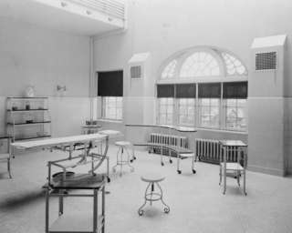 1909 photo Operating room in Ellis Island Hospital  