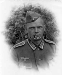 WWII German Large RP  Wehrmacht Soldier  Overseas Cap  