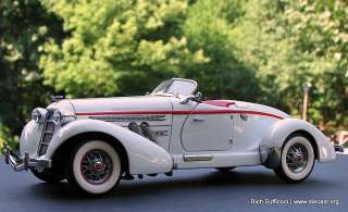   Mint 1:24 1935 Auburn 851 Speedster  White (Discontinued) diecast car