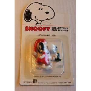  Vintage Peanuts Snoopy in Nightshirt Pvc Figure Moc 