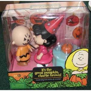   FEATURING CHARLIE BROWN AND LUCY WITH PARTY ACCESSORIES Toys & Games