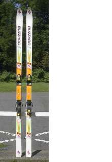  alpine downhill skis. Measures 76 longall original. The skis 