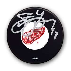 Steve Yzerman Autographed Detroit Red Wings Hockey Puck w/ COA